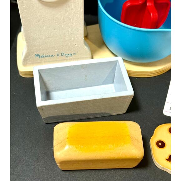 Melissa & Doug Wooden Make-a-Cake Mixer & chocolate chip cookie mix sets - Picture 5 of 9